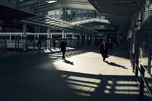 会社前の通りの写真